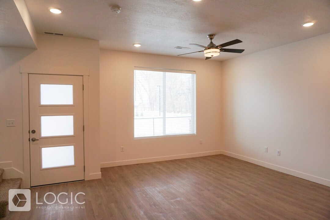 5487 Chipping Ct in West Valley City, UT - Building Photo