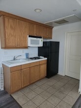 1353 Gordon Ln in Santa Rosa, CA - Building Photo - Building Photo