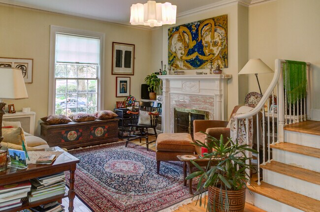 property at 2927 Cathedral Ave NW