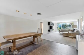 3850 Oaks Clubhouse Dr in Pompano Beach, FL - Building Photo - Building Photo