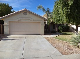 1214 E Artesian Way in Gilbert, AZ - Building Photo