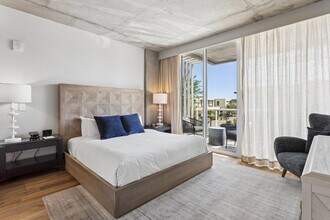 5455 E Lincoln Dr in Paradise Valley, AZ - Foto de edificio - Building Photo