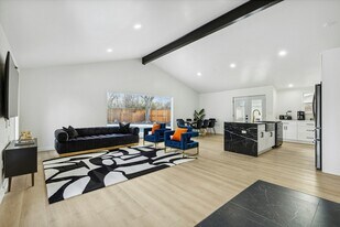 3236 Golfing Green Pl in Farmers Branch, TX - Building Photo