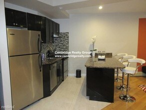 516 Green St-Unit -Apt 1B in Cambridge, MA - Foto de edificio - Building Photo