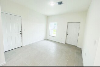 4107 19th St SW in Lehigh Acres, FL - Building Photo - Building Photo