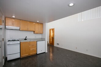 3016 Ruskin St, Unit rear in Santa Monica, CA - Foto de edificio - Building Photo