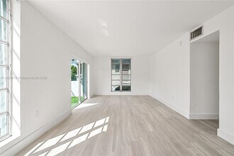 8305 Crespi Blvd in Miami Beach, FL - Building Photo - Building Photo