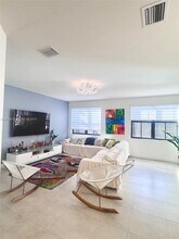 10300 NW 70th Terrace in Doral, FL - Building Photo - Building Photo