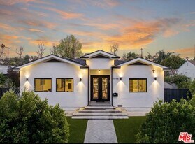 19148 W Oxnard St in Los Angeles, CA - Building Photo