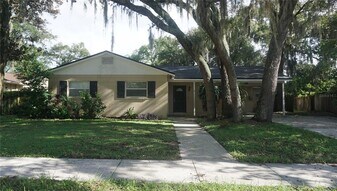 502 W Hilda Dr in Brandon, FL - Building Photo