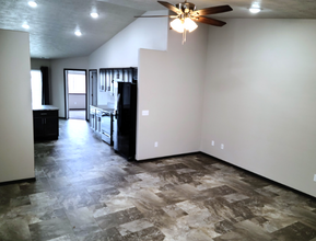 744 Justus Ave in Harrisburg, SD - Foto de edificio - Building Photo