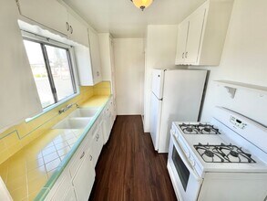 219 Granada Ave in Long Beach, CA - Building Photo - Building Photo