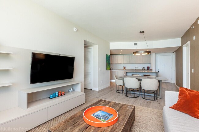 4111 S Ocean Dr in Hollywood, FL - Building Photo - Building Photo