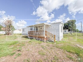 1155 Meadowlawn St in Fort Meade, FL - Building Photo
