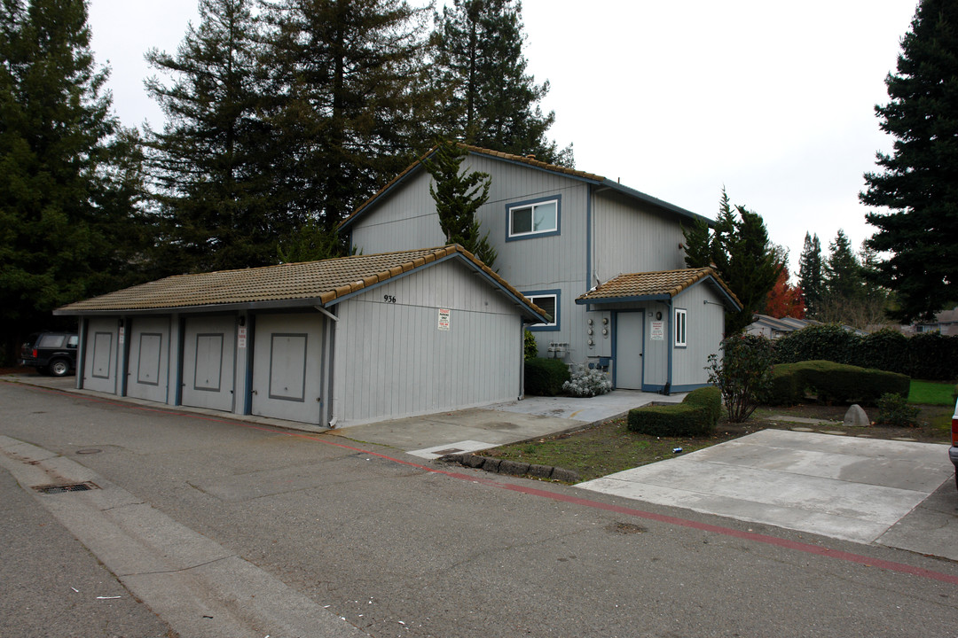 936 Civic Center Dr in Rohnert Park, CA - Building Photo