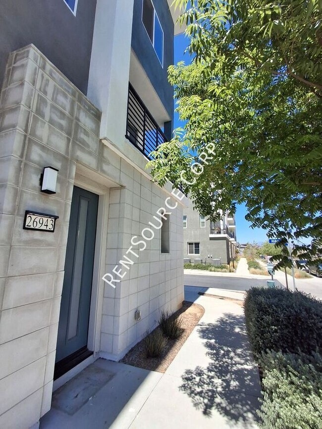 26943 Pathfinder Ln in Valencia, CA - Building Photo - Building Photo