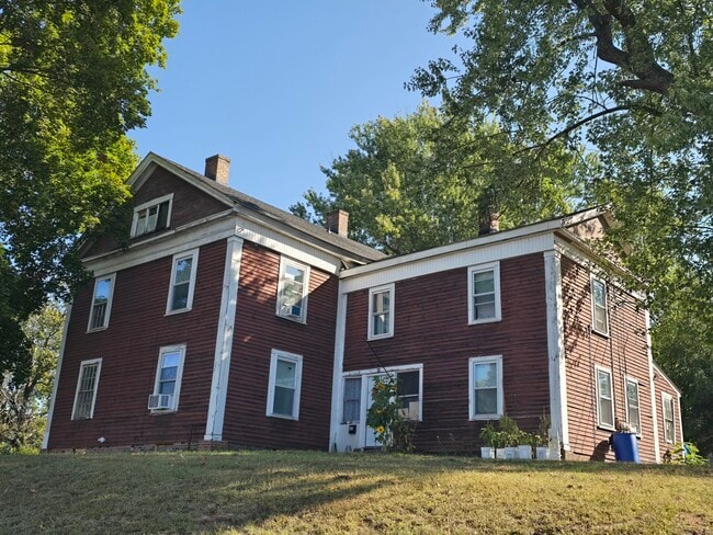 61 Prospect St in Enfield, CT - Building Photo - Building Photo
