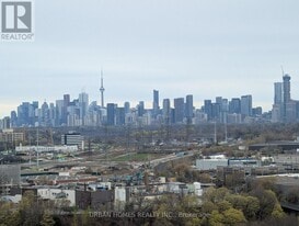 5 Quarrington Ln in Toronto, ON - Building Photo