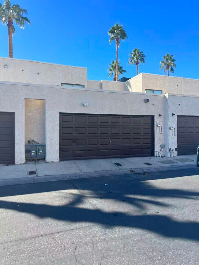 2691 Aracatuba Ave in Las Vegas, NV - Building Photo - Building Photo