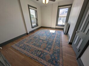 250 Center St, Unit 2 in Winona, MN - Foto de edificio - Building Photo