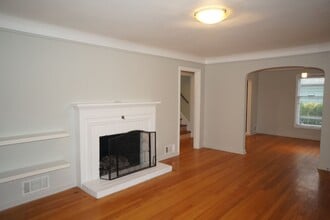 5835 NE 32nd Pl in Portland, OR - Building Photo - Building Photo