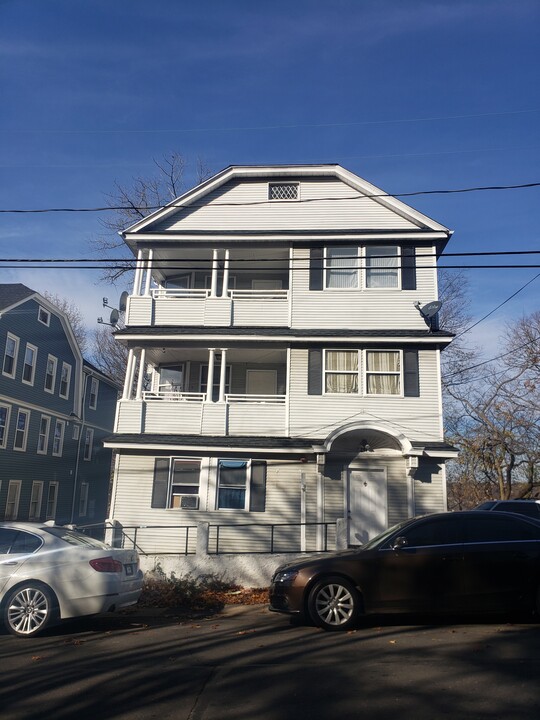 241 Lincoln St in Waterbury, CT - Building Photo