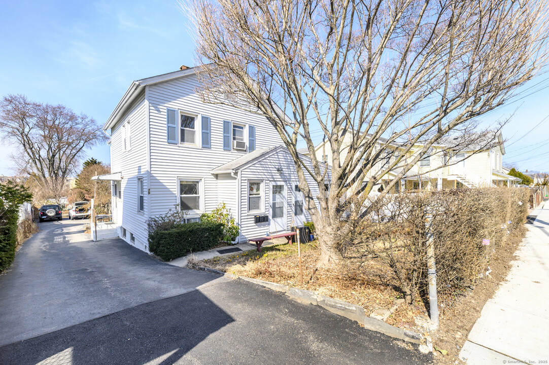 75 Soundview Ave in Stamford, CT - Building Photo