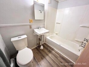 402-404 Hammond Street Apt. in Bangor, ME - Building Photo - Building Photo