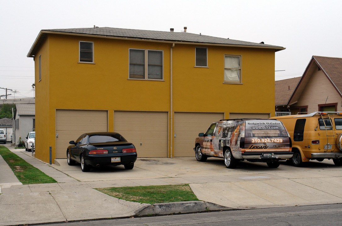 525 S Flower St in Inglewood, CA - Building Photo