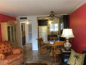 150 Turtle Lake Ct-Unit -108 in Naples, FL - Building Photo - Building Photo