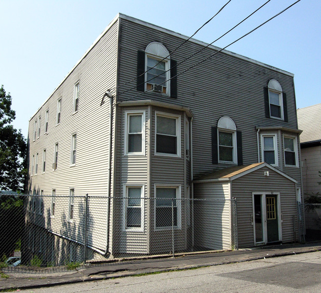 92 High St in Waterbury, CT - Building Photo - Building Photo