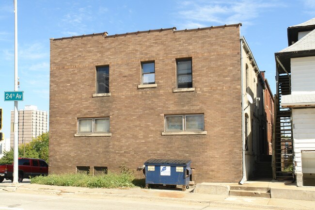 2409 Harney St in Omaha, NE - Foto de edificio - Building Photo