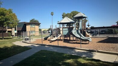 Country Club Apartments in Lemoore, CA - Building Photo - Building Photo