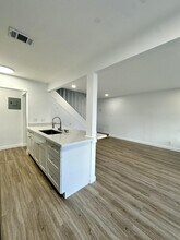 906 E Tiffany Dr in West Palm Beach, FL - Building Photo - Building Photo