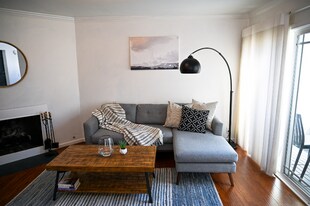 18411 Hatteras St, Unit 216 in Los Angeles, CA - Building Photo