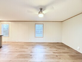 29752 Jamestown Dr in New Baltimore, MI - Building Photo