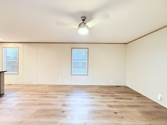 29752 Jamestown Dr in New Baltimore, MI - Building Photo - Building Photo