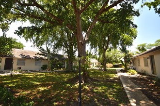 Pompano Greens in Pompano Beach, FL - Building Photo - Building Photo