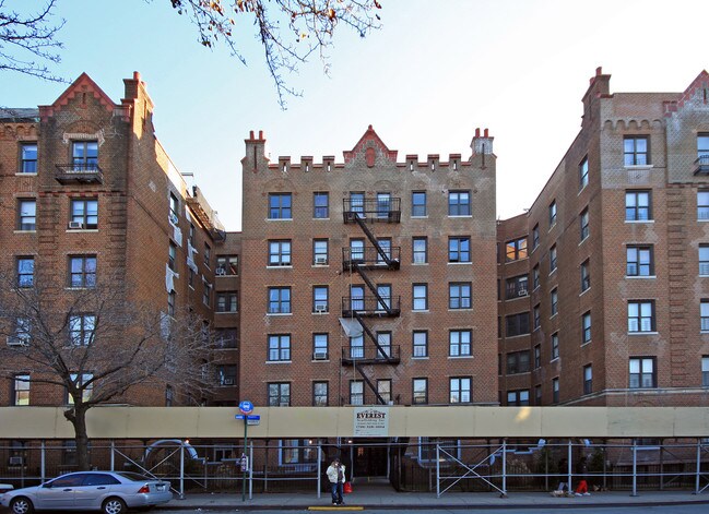 921 Washington Ave in Brooklyn, NY - Foto de edificio - Building Photo