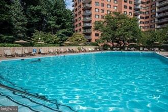 4201 Cathedral Ave NW in Washington, DC - Building Photo - Building Photo