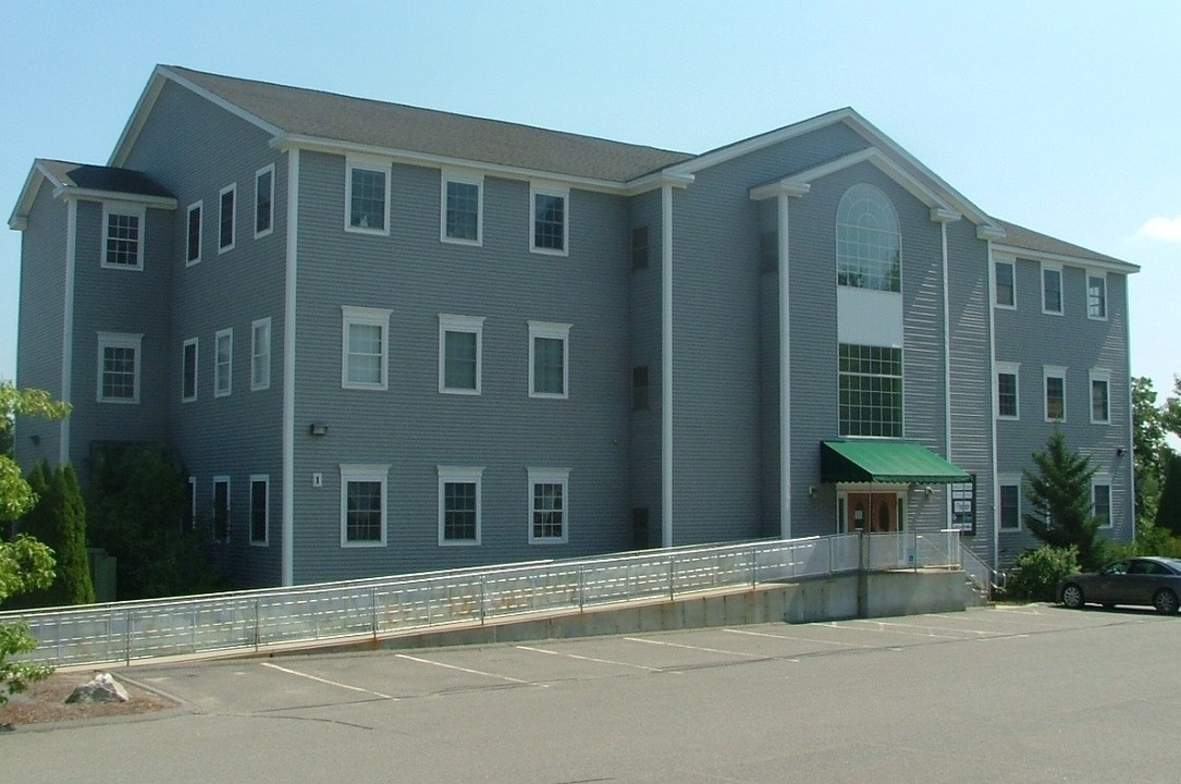 Crossroads Path in Merrimack, NH - Building Photo