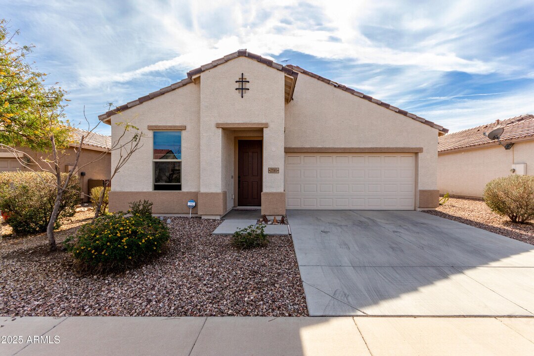 22565 W La Pasada Blvd in Buckeye, AZ - Building Photo