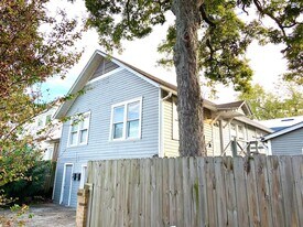 1135 Woodland St, Unit A in Houston, TX - Building Photo