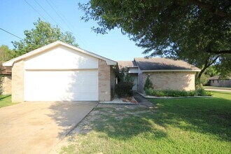 24002 Silversmith Ln in Katy, TX - Foto de edificio - Building Photo