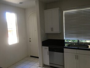10958 Kittridge St in Los Angeles, CA - Building Photo - Building Photo