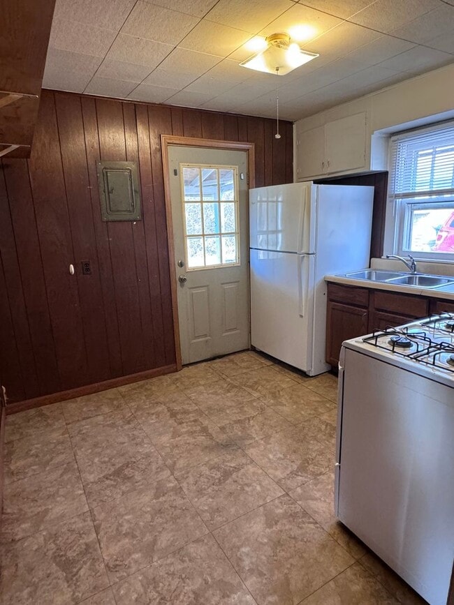 property at 507 E 14th St