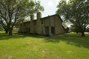 900 Kilkenny Ct in Denton, TX - Building Photo