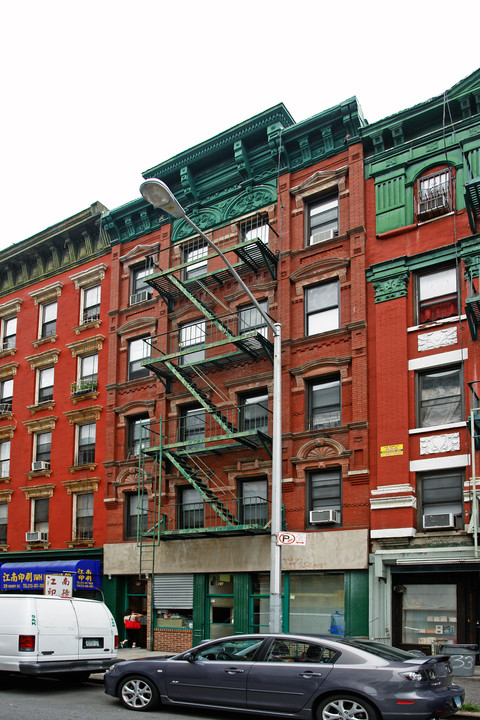 31 Henry St in New York, NY - Building Photo