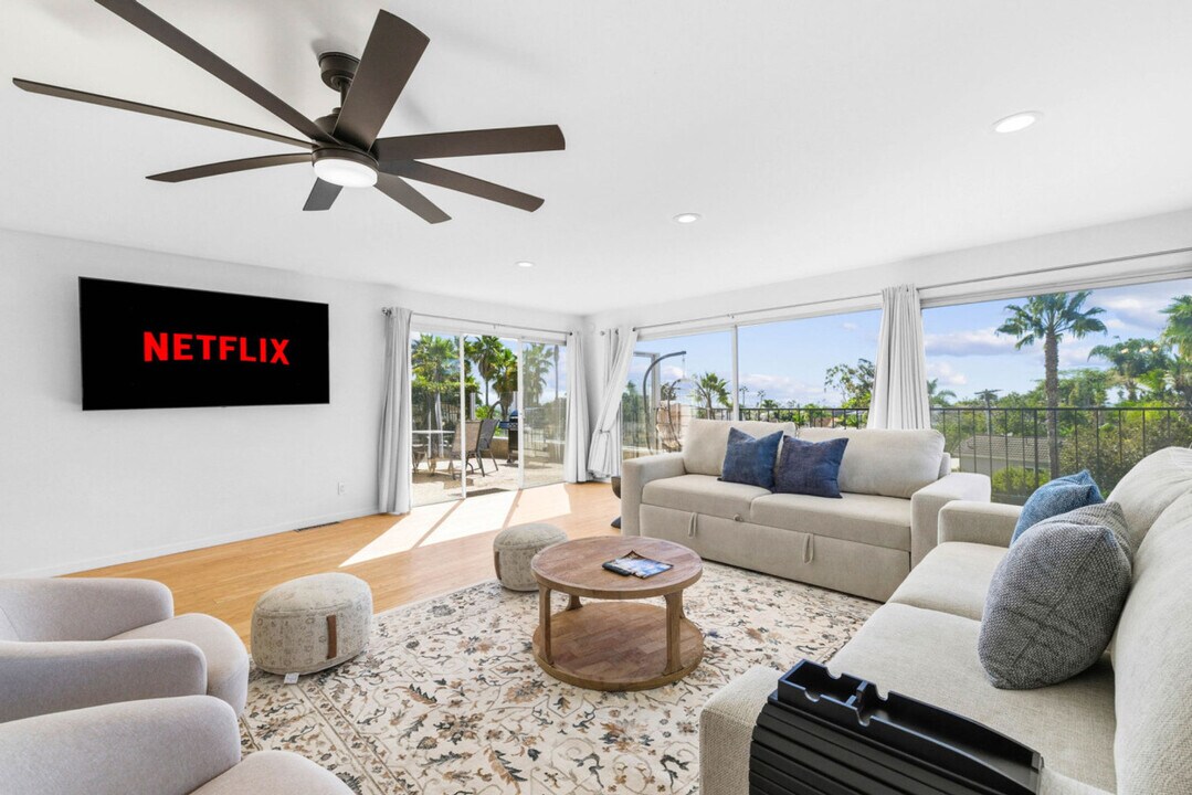 5021 Foothill Blvd in San Diego, CA - Foto de edificio