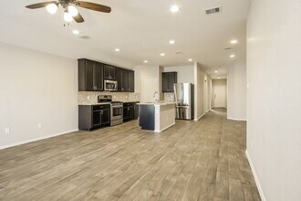 8102 Rose Petals Ln in Rosharon, TX - Building Photo - Building Photo